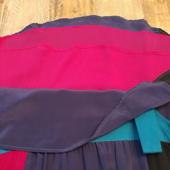 Hurley Color Block Silk Dress with Side Pockets! - Picture 6 of 7